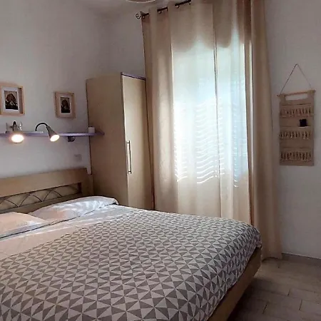 Zwei-zimmer-penthouse-wohnung Mit Terrasse Mit Meerblick * Peschici