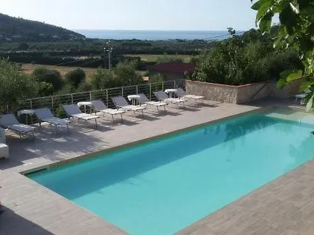 Zwei-zimmer-penthouse-wohnung Mit Terrasse Mit Meerblick Peschici
