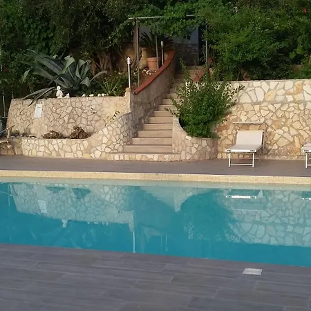 Zwei-zimmer-penthouse-wohnung Mit Terrasse Mit Meerblick Peschici