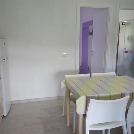 Apartment Zwei-zimmer-penthouse-wohnung Mit Terrasse Mit Meerblick Peschici